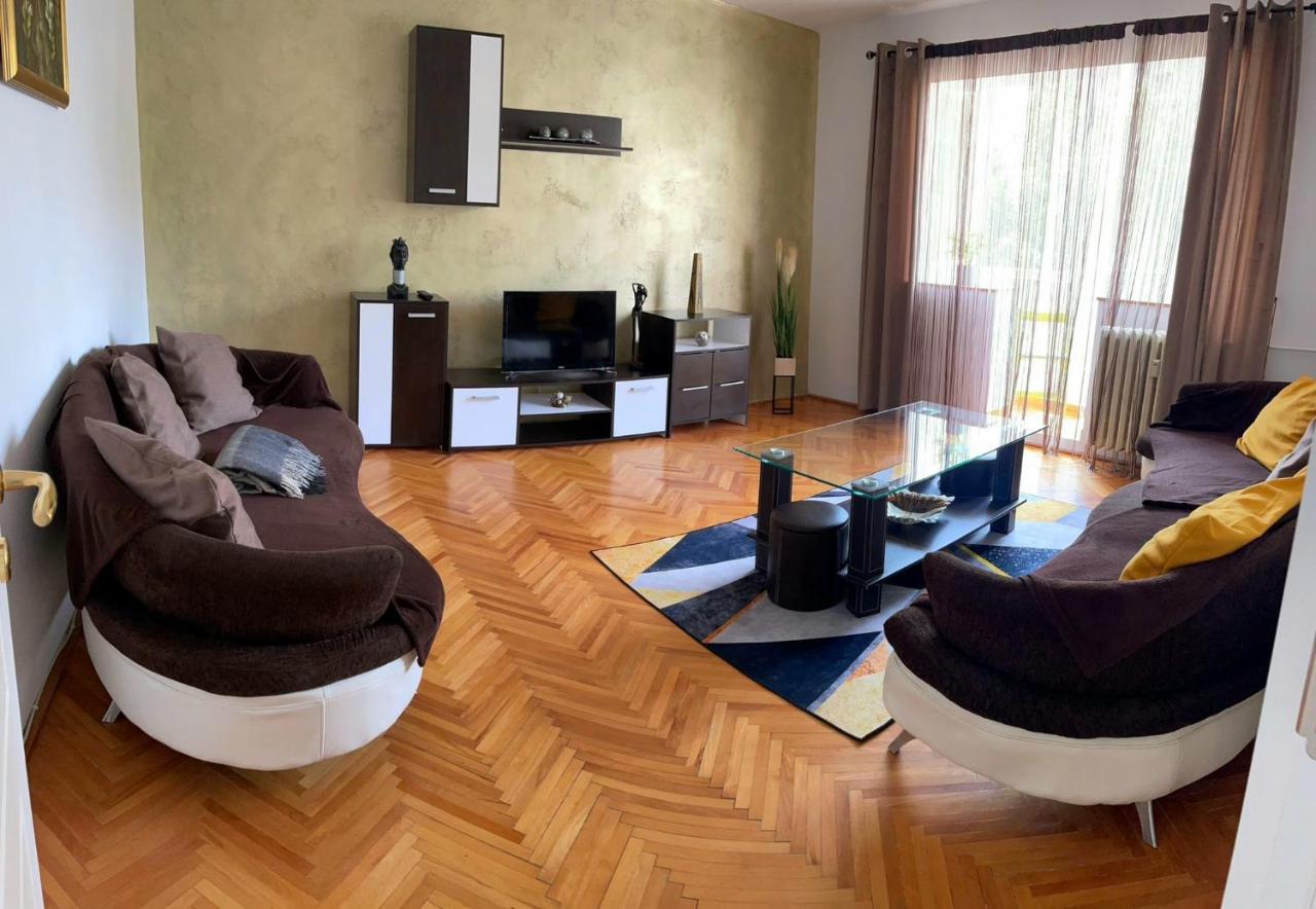 Carla'S Apartament Apartment Oradea Exterior photo